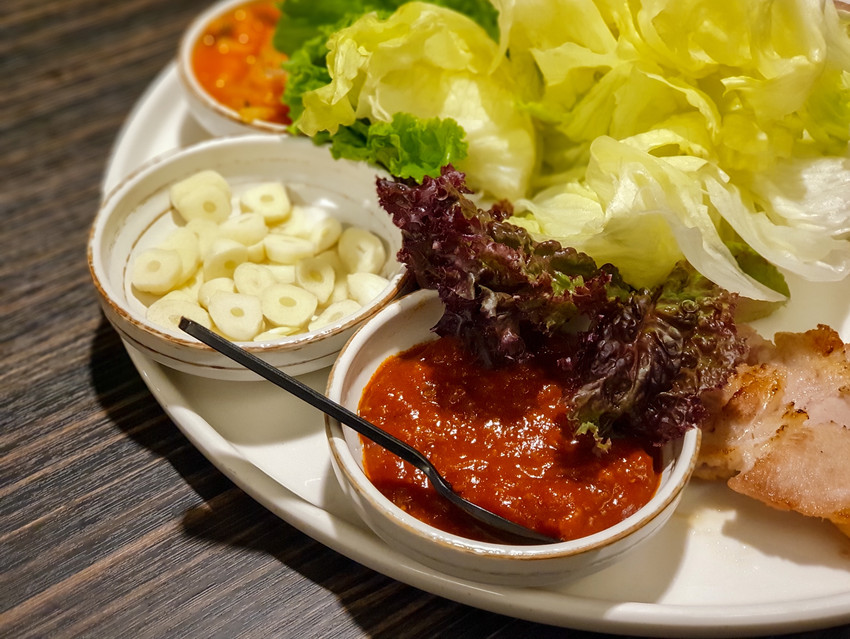 高雄美食||玉豆腐韓國家庭料理 家樂福愛河店-不只有豆腐煲，韓式炸雞搭配熔岩起司也是罪惡十足 ||三民區、韓式料理