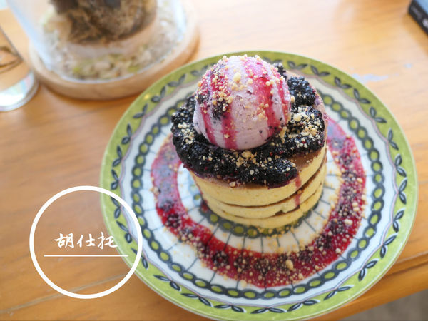 FOOD|花蓮市區—國光沾醬雞排|厚實多汁的秘製醬汁雞排|中正路