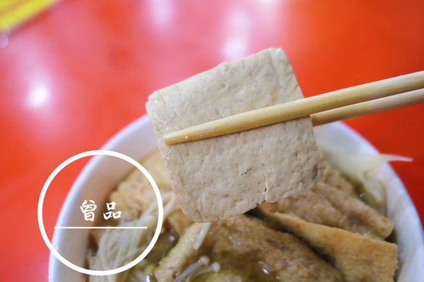 FOOD|花蓮市區—國光沾醬雞排|厚實多汁的秘製醬汁雞排|中正路