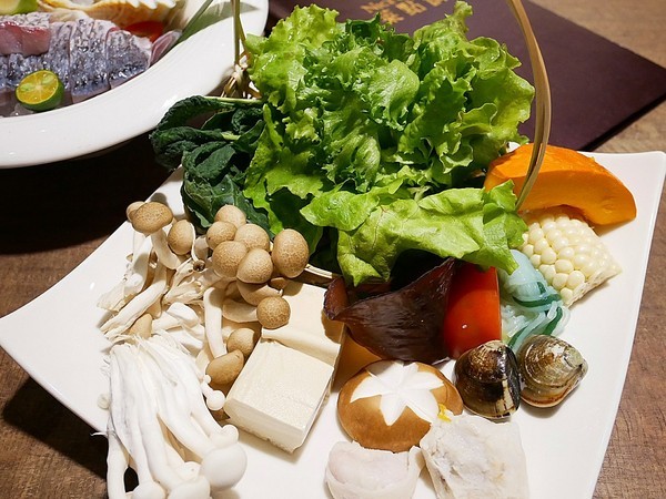 NICE GREEn萊點鍋:NICE GREEn萊點鍋-台北信義區精緻火鍋 Bellavita內的養生鍋物 自種蔬菜享用更安心 餐點精緻又少見