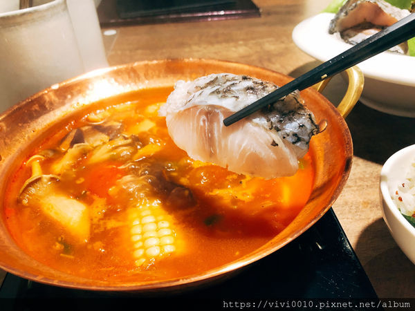 圓圓家愛吃貨-《台北信義》貴婦百貨的美食街就是與眾不同，來自無塵室的超級蔬菜《NICE GREEn 萊點鍋》新鮮直送！