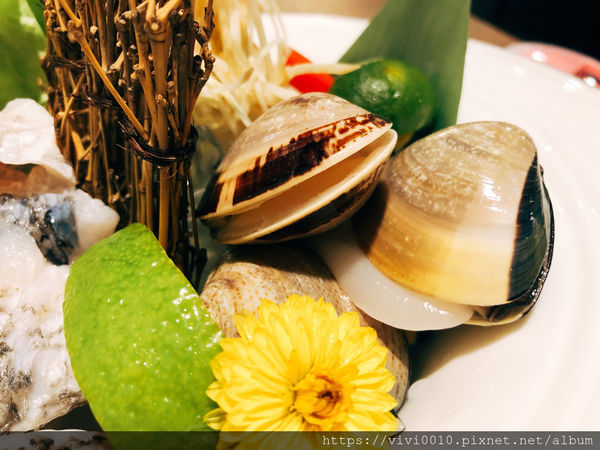 圓圓家愛吃貨-《台北信義》貴婦百貨的美食街就是與眾不同，來自無塵室的超級蔬菜《NICE GREEn 萊點鍋》新鮮直送！