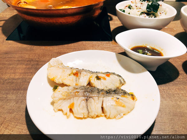 圓圓家愛吃貨-《台北信義》貴婦百貨的美食街就是與眾不同，來自無塵室的超級蔬菜《NICE GREEn 萊點鍋》新鮮直送！