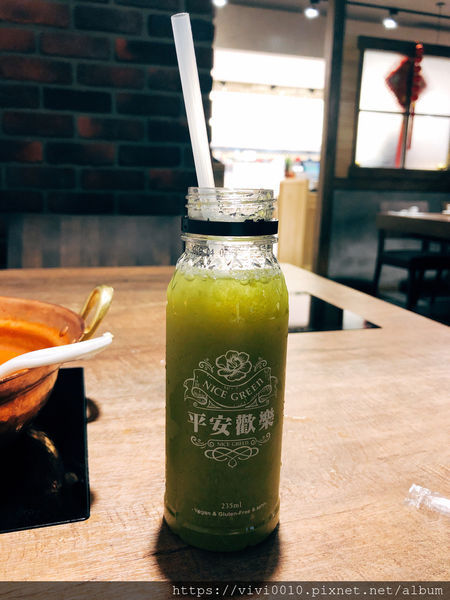 圓圓家愛吃貨-《台北信義》貴婦百貨的美食街就是與眾不同，來自無塵室的超級蔬菜《NICE GREEn 萊點鍋》新鮮直送！