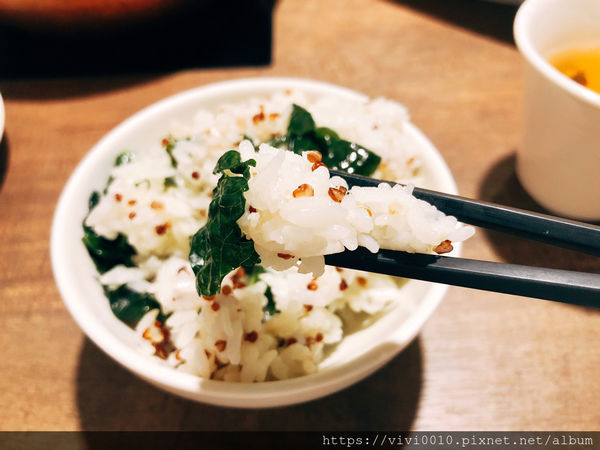 圓圓家愛吃貨-《台北信義》貴婦百貨的美食街就是與眾不同，來自無塵室的超級蔬菜《NICE GREEn 萊點鍋》新鮮直送！