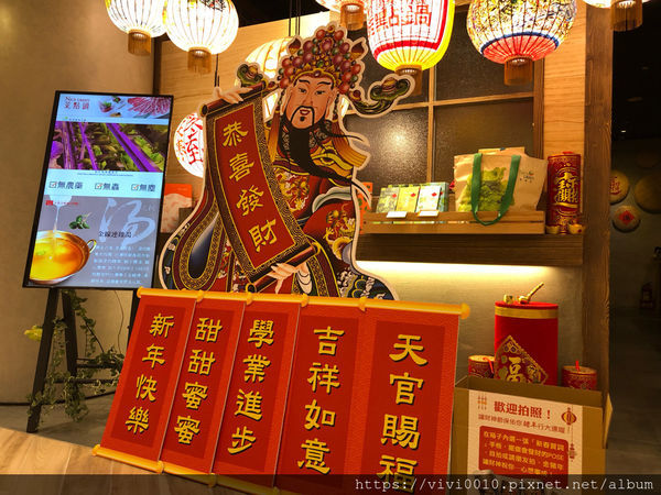 圓圓家愛吃貨-《台北信義》貴婦百貨的美食街就是與眾不同，來自無塵室的超級蔬菜《NICE GREEn 萊點鍋》新鮮直送！