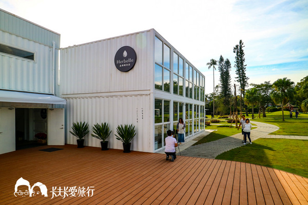 龍潭湖畔悠活園區:【宜蘭景點】礁溪龍潭湖畔純白色貨櫃屋|景觀咖啡店悠活園區 龍潭湖畔悠活園區:【宜蘭景點】礁溪龍潭湖畔純白色貨櫃屋|景觀咖啡店悠活園區