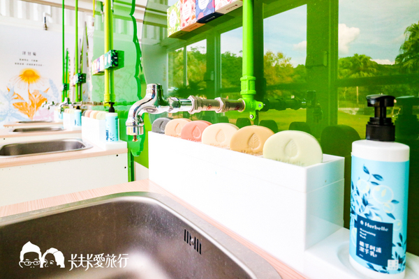 龍潭湖畔悠活園區:【宜蘭景點】礁溪龍潭湖畔純白色貨櫃屋|景觀咖啡店悠活園區 龍潭湖畔悠活園區:【宜蘭景點】礁溪龍潭湖畔純白色貨櫃屋|景觀咖啡店悠活園區