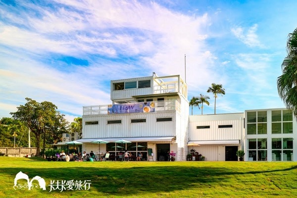 龍潭湖畔悠活園區:【宜蘭景點】礁溪龍潭湖畔純白色貨櫃屋|景觀咖啡店悠活園區 龍潭湖畔悠活園區:【宜蘭景點】礁溪龍潭湖畔純白色貨櫃屋|景觀咖啡店悠活園區