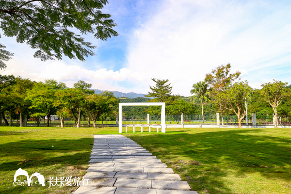 龍潭湖畔悠活園區:【宜蘭景點】礁溪龍潭湖畔純白色貨櫃屋|景觀咖啡店悠活園區 龍潭湖畔悠活園區:【宜蘭景點】礁溪龍潭湖畔純白色貨櫃屋|景觀咖啡店悠活園區