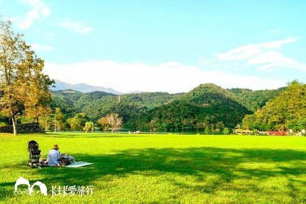 龍潭湖畔悠活園區:【宜蘭景點】礁溪龍潭湖畔純白色貨櫃屋|景觀咖啡店悠活園區 龍潭湖畔悠活園區:【宜蘭景點】礁溪龍潭湖畔純白色貨櫃屋|景觀咖啡店悠活園區