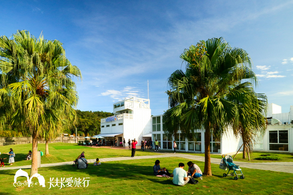 龍潭湖畔悠活園區:【宜蘭景點】礁溪龍潭湖畔純白色貨櫃屋|景觀咖啡店悠活園區 龍潭湖畔悠活園區:【宜蘭景點】礁溪龍潭湖畔純白色貨櫃屋|景觀咖啡店悠活園區