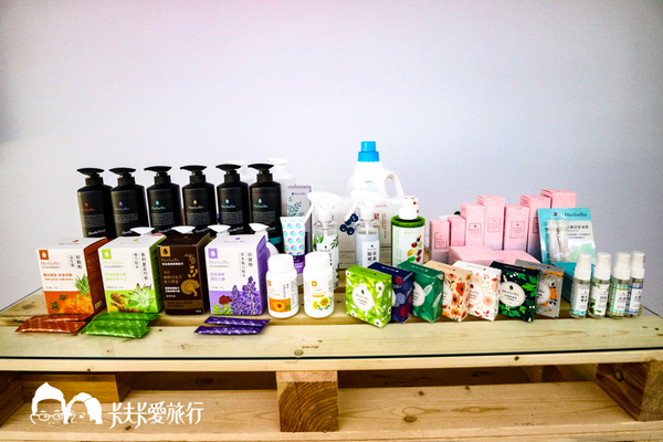 龍潭湖畔悠活園區:【宜蘭景點】礁溪龍潭湖畔純白色貨櫃屋|景觀咖啡店悠活園區 龍潭湖畔悠活園區:【宜蘭景點】礁溪龍潭湖畔純白色貨櫃屋|景觀咖啡店悠活園區