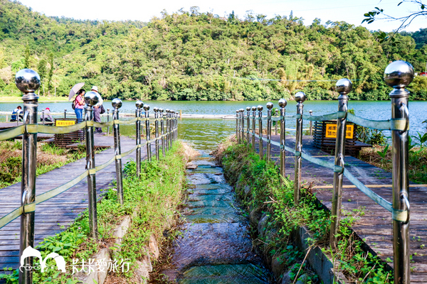 龍潭湖畔悠活園區:【宜蘭景點】礁溪龍潭湖畔純白色貨櫃屋|景觀咖啡店悠活園區 龍潭湖畔悠活園區:【宜蘭景點】礁溪龍潭湖畔純白色貨櫃屋|景觀咖啡店悠活園區