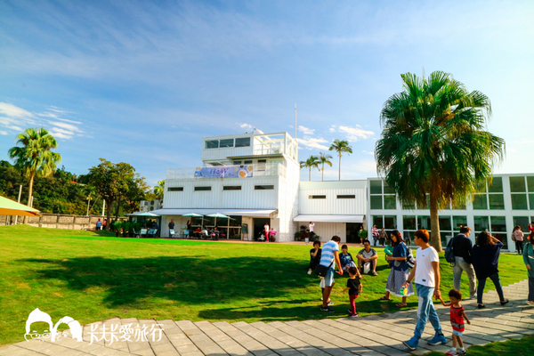 龍潭湖畔悠活園區:【宜蘭景點】礁溪龍潭湖畔純白色貨櫃屋|景觀咖啡店悠活園區 龍潭湖畔悠活園區:【宜蘭景點】礁溪龍潭湖畔純白色貨櫃屋|景觀咖啡店悠活園區