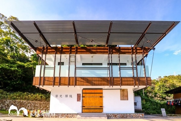 龍潭湖畔悠活園區:【宜蘭景點】礁溪龍潭湖畔純白色貨櫃屋|景觀咖啡店悠活園區 龍潭湖畔悠活園區:【宜蘭景點】礁溪龍潭湖畔純白色貨櫃屋|景觀咖啡店悠活園區