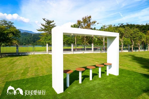 龍潭湖畔悠活園區:【宜蘭景點】礁溪龍潭湖畔純白色貨櫃屋|景觀咖啡店悠活園區 龍潭湖畔悠活園區:【宜蘭景點】礁溪龍潭湖畔純白色貨櫃屋|景觀咖啡店悠活園區