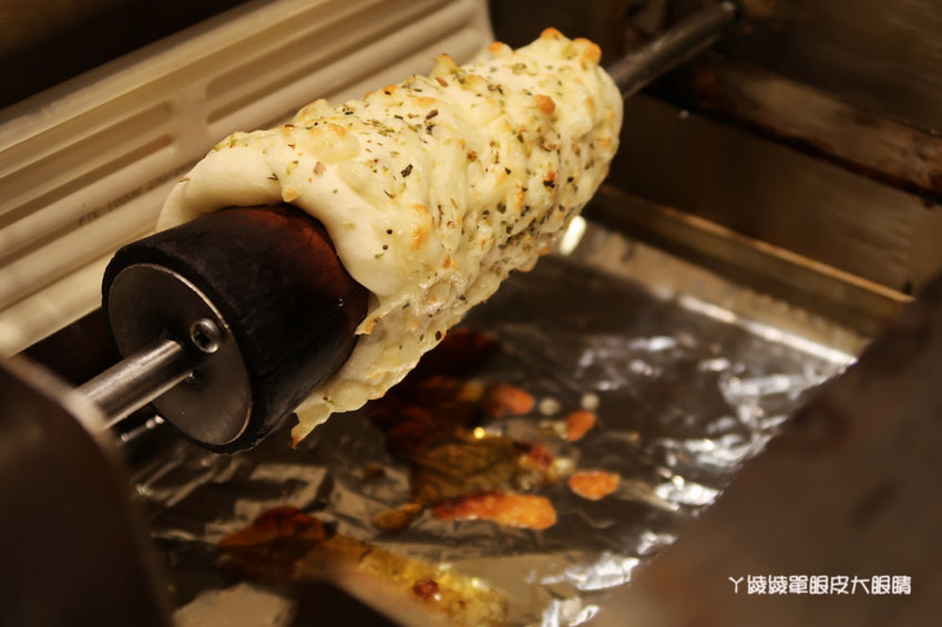 新竹巨城美食推薦樂捲瘋！東歐匈牙利百年甜點煙囪捲來新竹