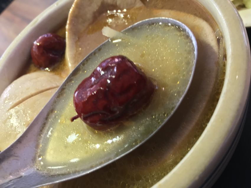 郭家養生料理麻油腰花湯紅棗 養生,郭家,何首烏,藥燉,養生,麻油,薑母,羊肉,藥燉,胡天蘭,食尚玩家,약용식이 요법,薬用ダイエット,ごまチキン,참깨 닭