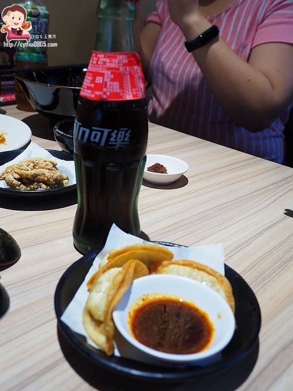 桃園中壢美食-大海豚骨拉麵-肉山叉燒拉麵超驚人，豚骨純正的好味道 (邀約) @民宿女王芽月-美食.旅遊.全台趴趴走