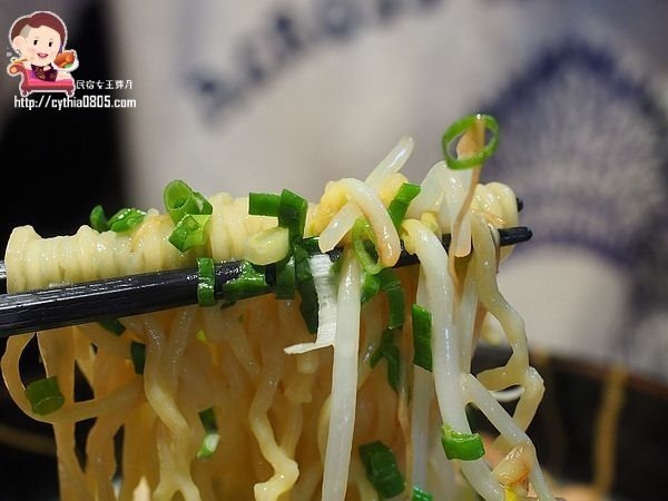 桃園中壢美食-大海豚骨拉麵-肉山叉燒拉麵超驚人，豚骨純正的好味道 (邀約) @民宿女王芽月-美食.旅遊.全台趴趴走