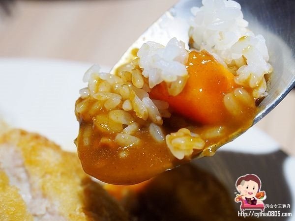 桃園中壢美食-大海豚骨拉麵-肉山叉燒拉麵超驚人，豚骨純正的好味道 (邀約) @民宿女王芽月-美食.旅遊.全台趴趴走