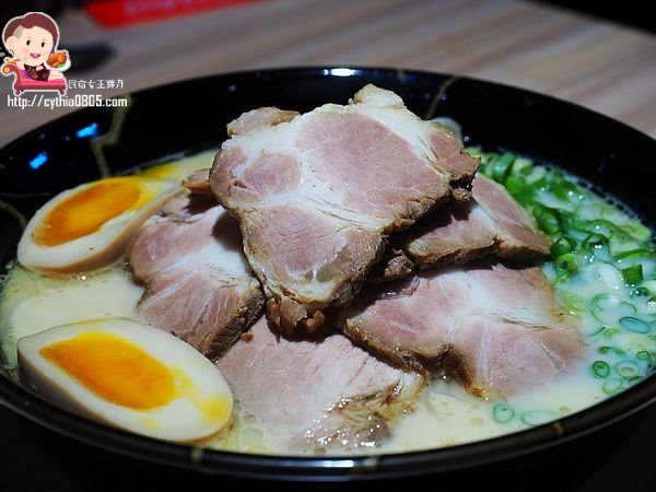 桃園中壢美食-大海豚骨拉麵-肉山叉燒拉麵超驚人，豚骨純正的好味道 (邀約) @民宿女王芽月-美食.旅遊.全台趴趴走
