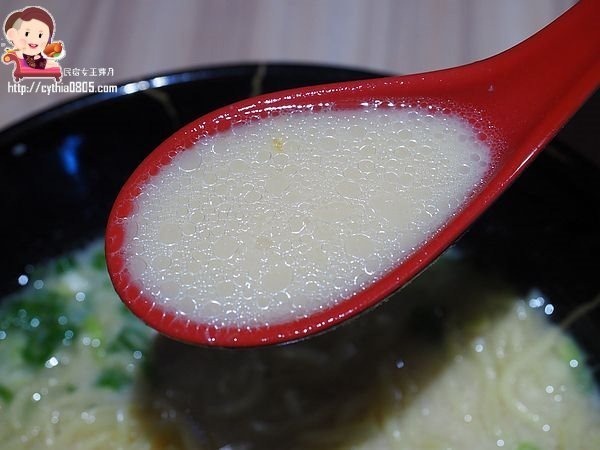 桃園中壢美食-大海豚骨拉麵-肉山叉燒拉麵超驚人，豚骨純正的好味道 (邀約) @民宿女王芽月-美食.旅遊.全台趴趴走
