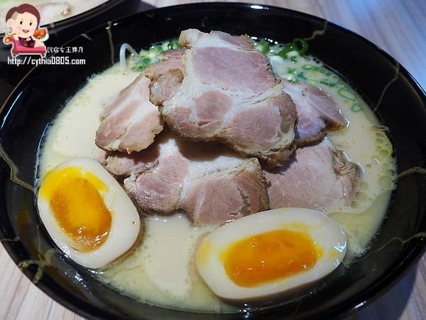 桃園中壢美食-大海豚骨拉麵-肉山叉燒拉麵超驚人，豚骨純正的好味道 (邀約) @民宿女王芽月-美食.旅遊.全台趴趴走