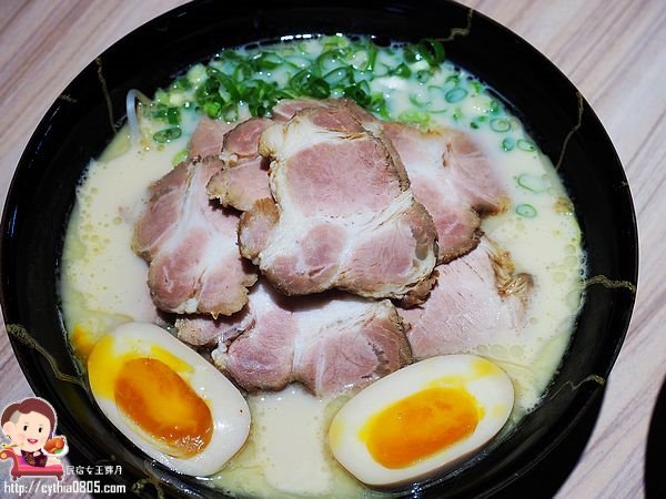 桃園中壢美食-大海豚骨拉麵-肉山叉燒拉麵超驚人，豚骨純正的好味道 (邀約) @民宿女王芽月-美食.旅遊.全台趴趴走