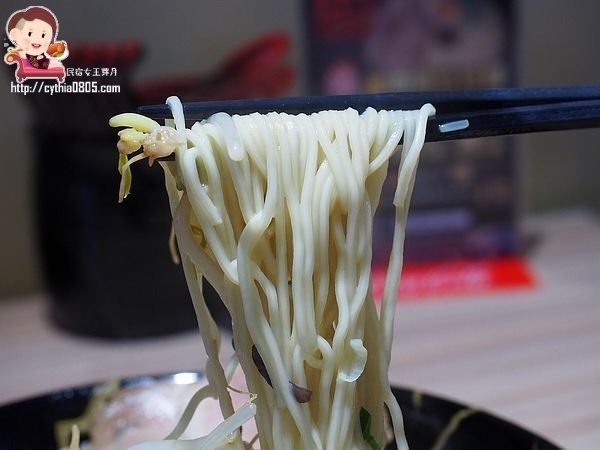 桃園中壢美食-大海豚骨拉麵-肉山叉燒拉麵超驚人，豚骨純正的好味道 (邀約) @民宿女王芽月-美食.旅遊.全台趴趴走