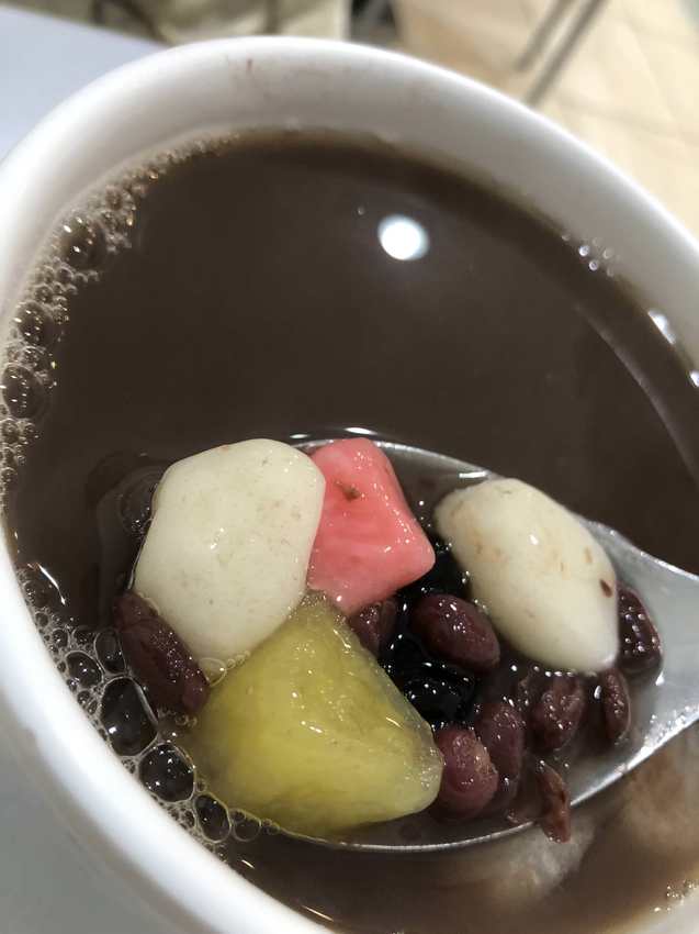 芮比特,新店,木柵,美食,甜點,便宜,人氣,宵夜,外送,免費,IG,寵物友善,芝麻,湯圓,冬至,跨年,薑汁,地瓜,豆花八寶,挫冰,古早味