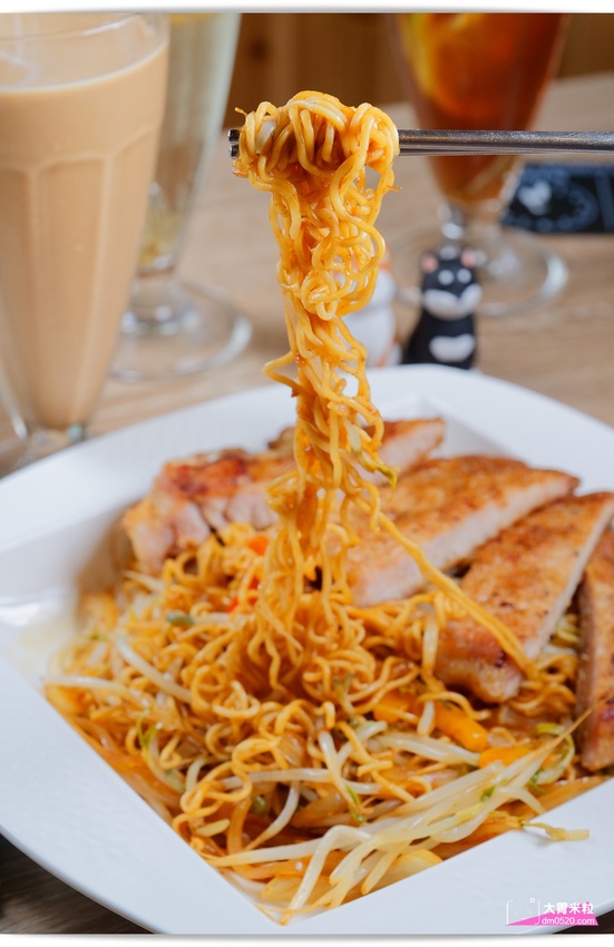 超值五星級平價港式料理,福哥精心食館,前君悅飯店主廚開的茶餐廳~必吃鮮蝦雲吞/豬排XO醬公仔麵/雞蛋仔,捷運南京復興站美食, - 大胃米粒 DAVID & MILLY