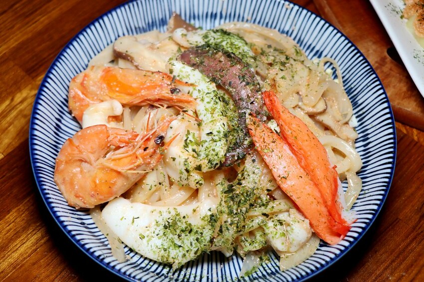 隱身巷弄內的厲害居酒屋.串燒生魚片海鮮都好吃.新北耶誕城周遭美食.板橋居酒屋推薦♥漁網居酒屋♥