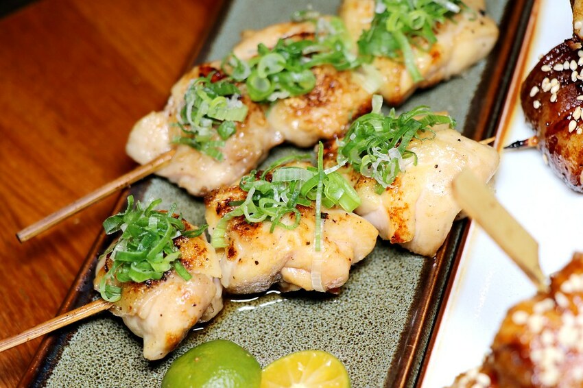 隱身巷弄內的厲害居酒屋.串燒生魚片海鮮都好吃.新北耶誕城周遭美食.板橋居酒屋推薦♥漁網居酒屋♥