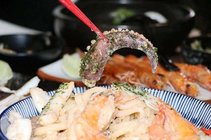 隱身巷弄內的厲害居酒屋.串燒生魚片海鮮都好吃.新北耶誕城周遭美食.板橋居酒屋推薦♥漁網居酒屋♥