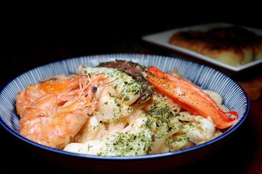 隱身巷弄內的厲害居酒屋.串燒生魚片海鮮都好吃.新北耶誕城周遭美食.板橋居酒屋推薦♥漁網居酒屋♥