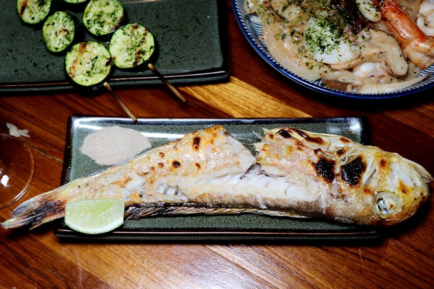 隱身巷弄內的厲害居酒屋.串燒生魚片海鮮都好吃.新北耶誕城周遭美食.板橋居酒屋推薦♥漁網居酒屋♥