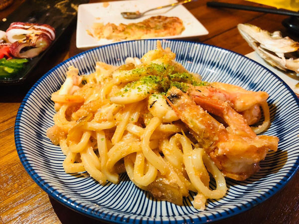 圓圓家愛吃貨-《板橋居酒屋》下班後的小確幸，巷子裡的深夜食堂，《漁網居酒屋》，新鮮海味，小酌好去處