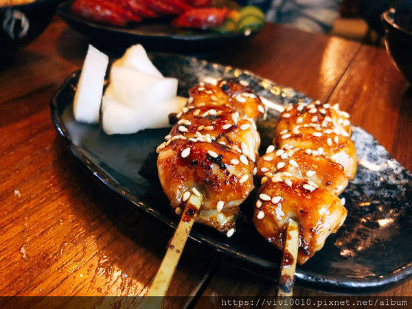 圓圓家愛吃貨-《板橋居酒屋》下班後的小確幸，巷子裡的深夜食堂，《漁網居酒屋》，新鮮海味，小酌好去處