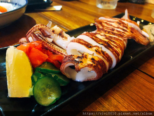 圓圓家愛吃貨-《板橋居酒屋》下班後的小確幸，巷子裡的深夜食堂，《漁網居酒屋》，新鮮海味，小酌好去處