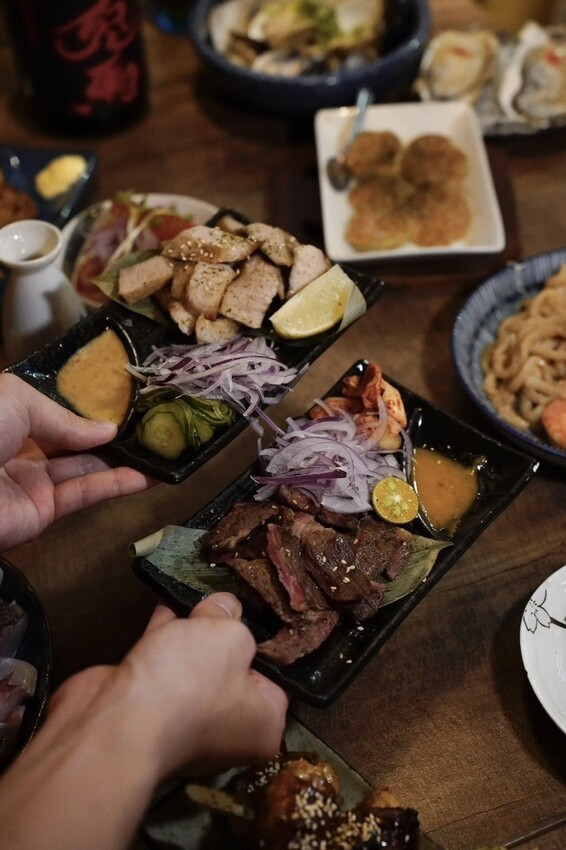 【板橋美食】漁網居酒屋 - 招牌新鮮漁獲料理、創意烤串，還有