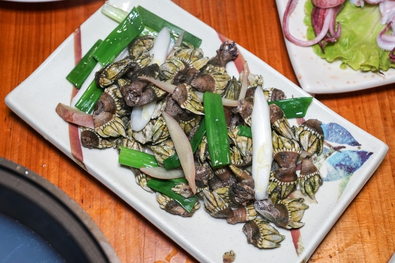 跳躍的宅男 - [馬祖南竿美食]蝦寮食堂- 老酒蝦 豆乳雞 佛手 淡菜  連在地人都愛的馬祖必吃美食