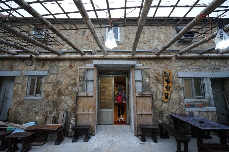 跳躍的宅男 - [馬祖南竿美食]蝦寮食堂- 老酒蝦 豆乳雞 佛手 淡菜  連在地人都愛的馬祖必吃美食