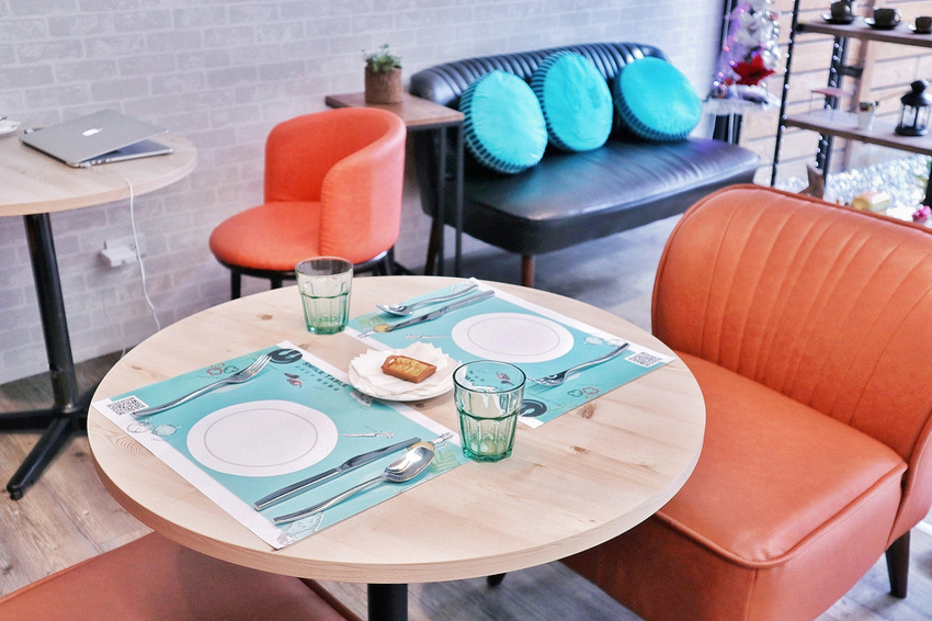 SMILE TABLE微笑餐桌