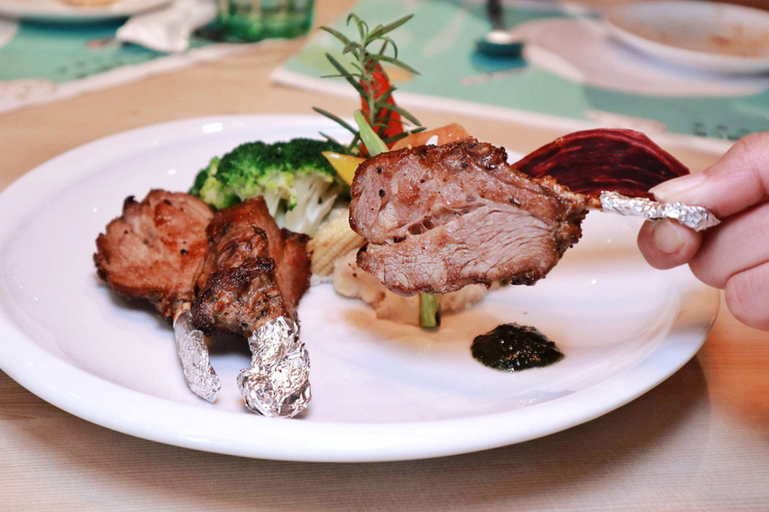 SMILE TABLE微笑餐桌