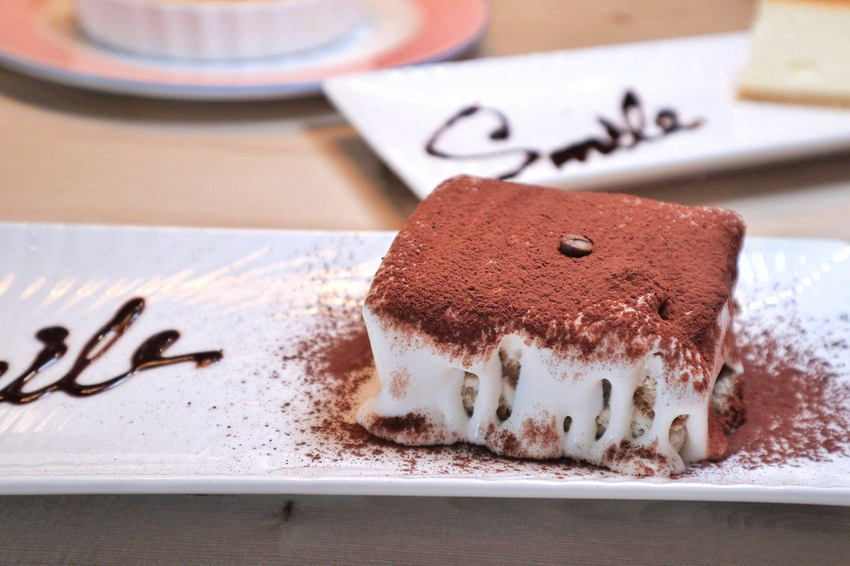 SMILE TABLE微笑餐桌