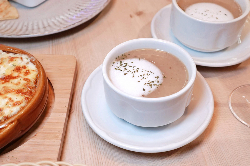 SMILE TABLE微笑餐桌