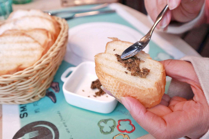 SMILE TABLE微笑餐桌