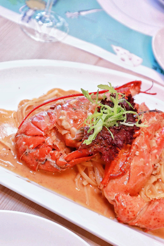 SMILE TABLE微笑餐桌